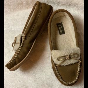 clarks moc shearling slippers